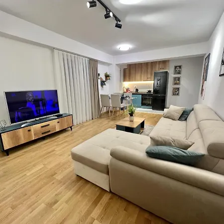 Corner Penthouse In The Centar Of דירה