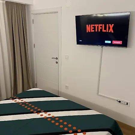 Corner Penthouse In The Centar Of דירה סקופיה